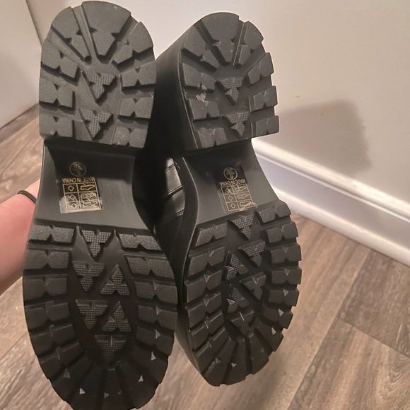 Koi Footwear chunky heeled shoes with heart buckles in black - Picture 4 of 6